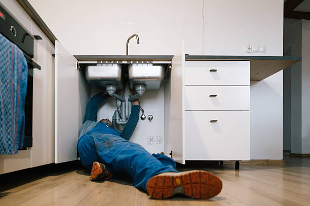 Professional Emergency Plumber technician working in Hartly, DE